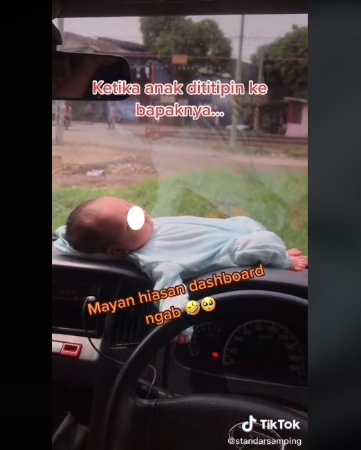 Video bapak tidurkan anak di tempat tak terduga. (TikTok/standarsamping)