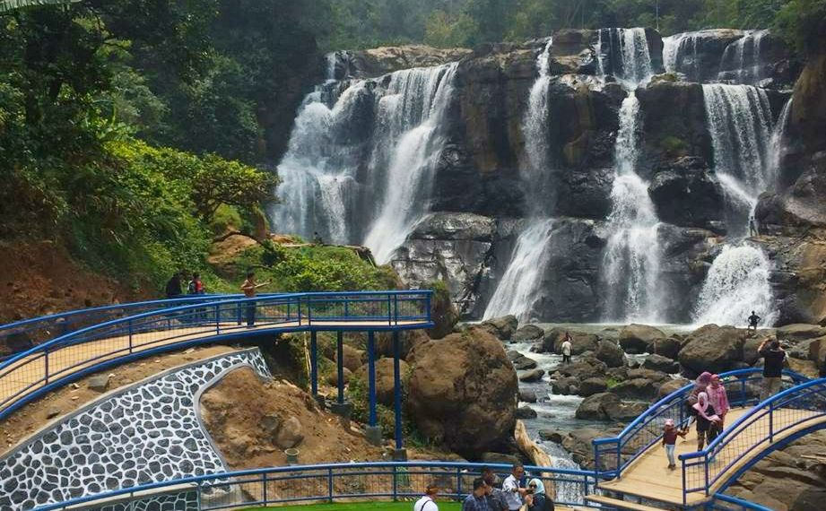 Curug Malela di Kabupaten Bandung Barat. [Suara.com/Ferrye Bangkit Rizki]