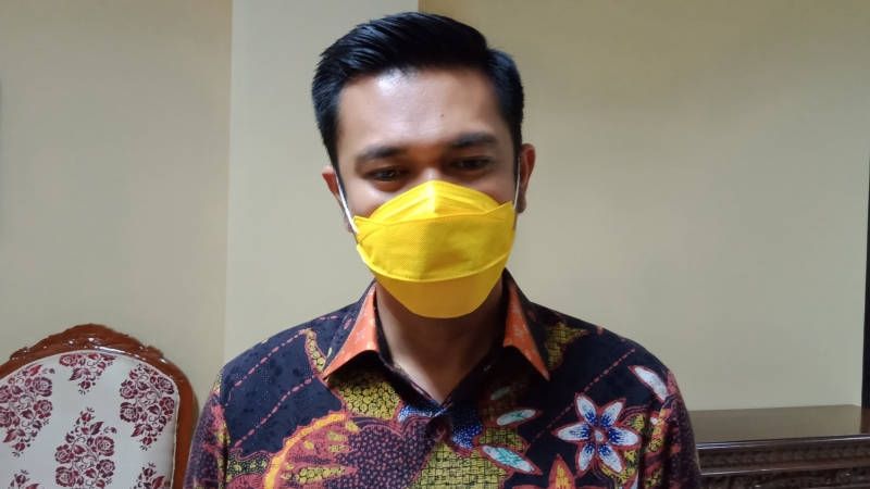 James Arthur Kojongian (JAK) dicopot dari jabatan Ketua Harian DPD Golkar Sulut lantaran video viral di media sosial. [Beritamanado.com]