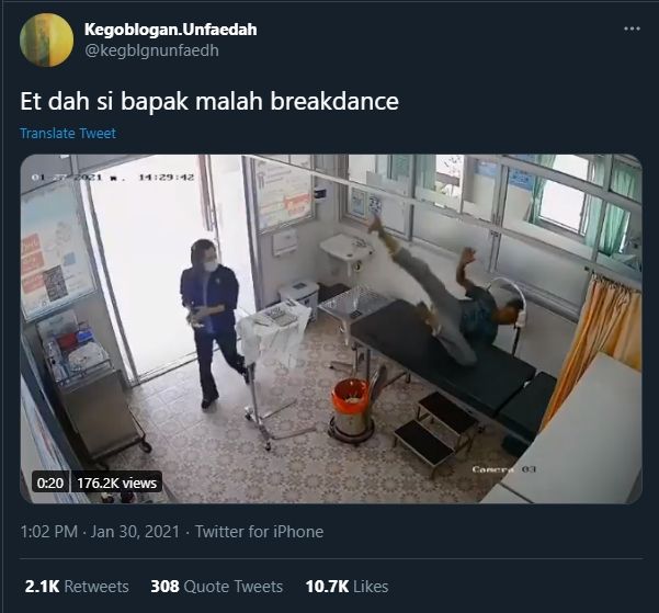 Rekaman CCTV pria terjengkang saat berobat (Twitter/kegblgunfaedh).