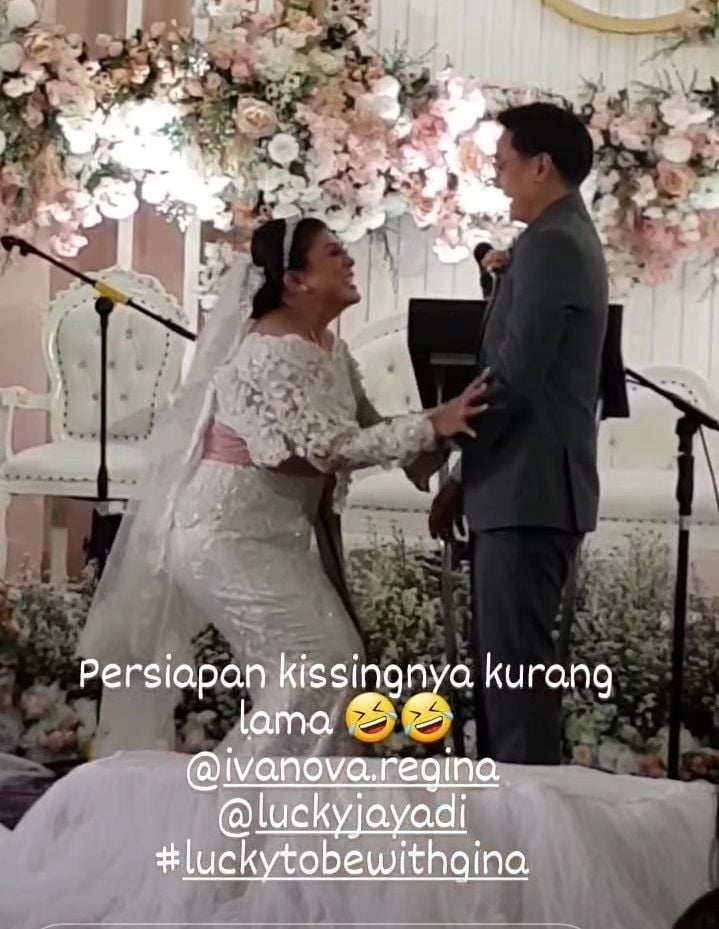 Momen lucu di pernikahan Regina Ivanova dan Lucky Jayadi. [Instagram]