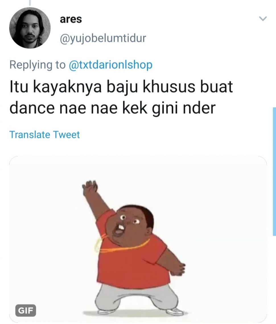 Beli Baju, Orang Ini Bingung Kok Lengannya ke Arah Atas? (Dok: Twitter/yojubelumtidur)