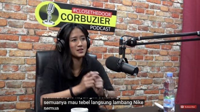 Chef Renatta bahas standar kecantikan sekarang, singgung bentuk alis mirip logo Nike. (YouTube/Deddy Corbuzier)