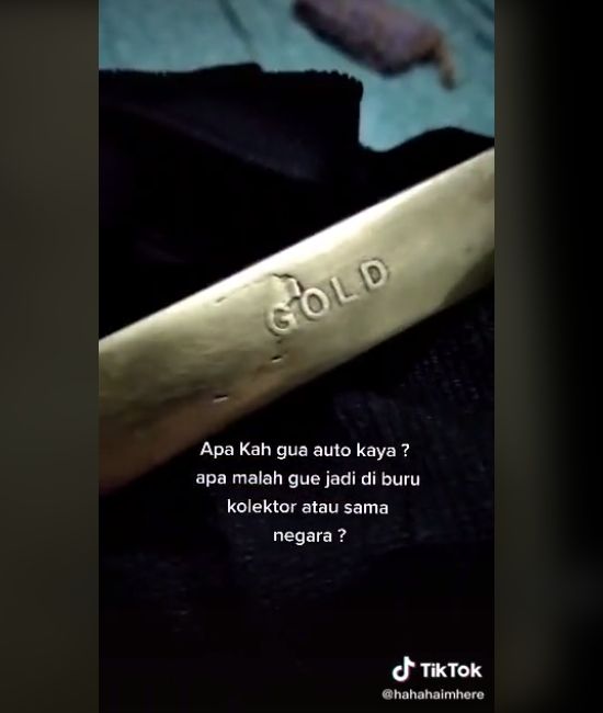 Video curhat pria temukan benda mirip emas batangan. (TikTok/hahaimhere)