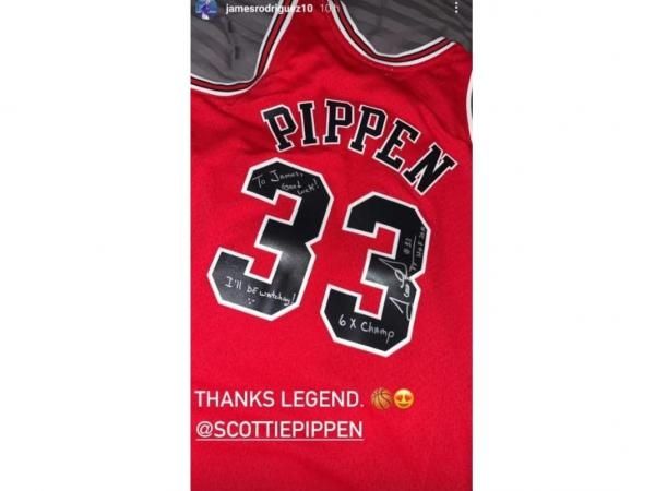 James Rodriguez mengunggah hadiah pemberian Scottie Pippen. (Instagram/@jamesrodriguez10).