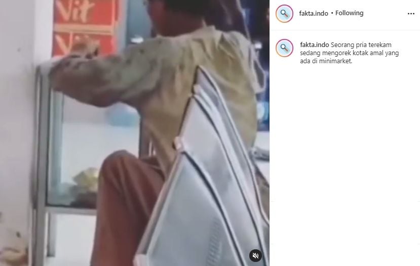 Video pemulung ambil uang dari kotak amal. (Instagram/fakta.indo)