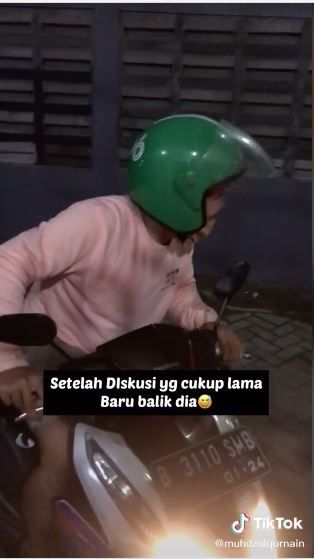 Pesan makanan via ojol, ternyata drivernya teman sendiri (TikTok @afaromi18)