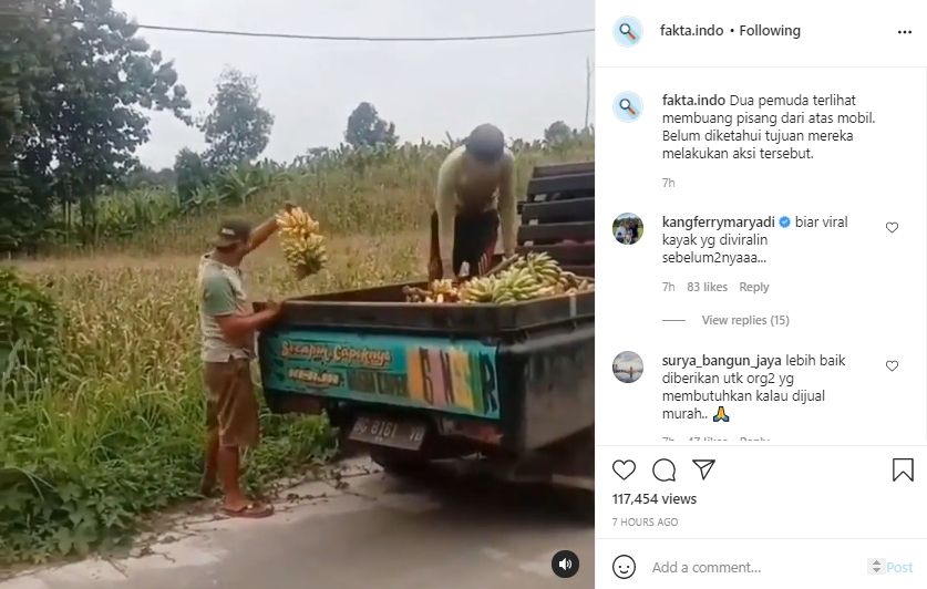 Video 2 pria buang pisang ke ladang. (Instagram/fakta.indo)