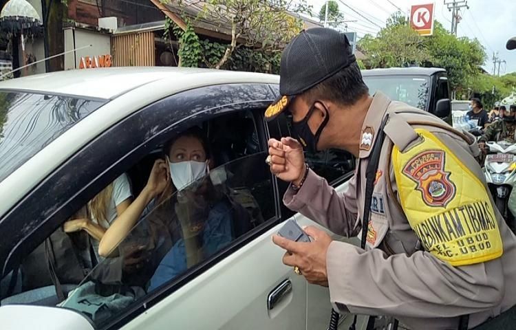 Tak Pakai Masker, 7 WNA Terjaring Razia di Ubud. (Dok: BeritaBali)