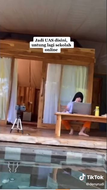 Anak ini kerjakan UAS saat liburan bersama keluarga (TikTok @denyrudi)