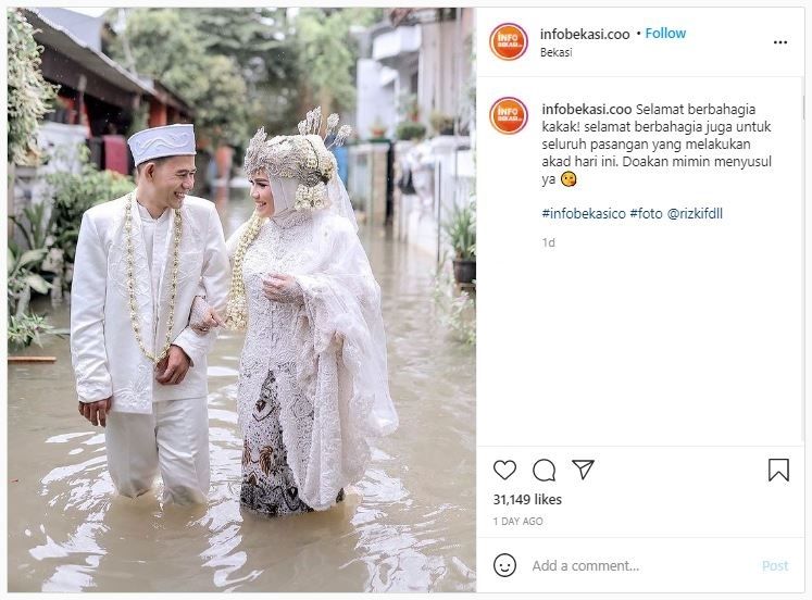 Viral Foto Pernikahan di Tengah Banjir Bekasi (instagram.com/infobekasi.coo)