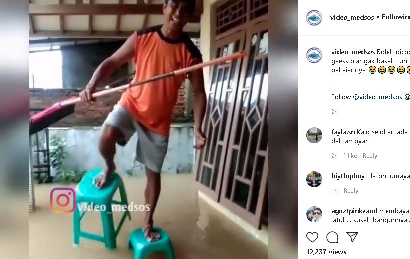 Pria pencipta alas kaki anti banjir (Instagram.com/@video_medsos)