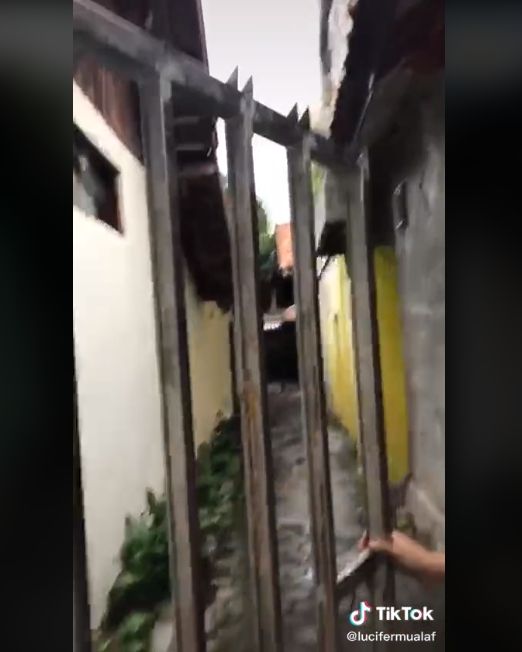 Video curhat pria punya kos kelewat aman. (TikTok/lucifermualaf)