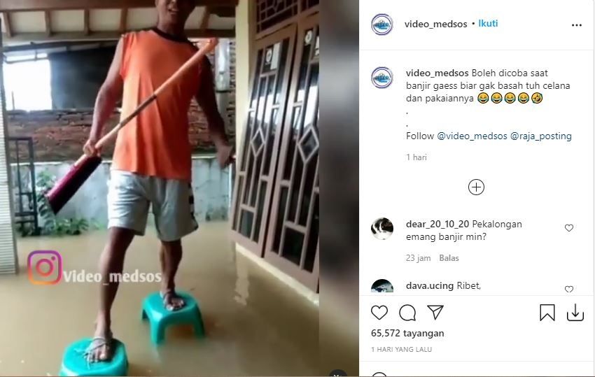 Viral bapak-bapak ubah kursi plastik jadi sandal anti banjir. (Instagram/video_medsos)