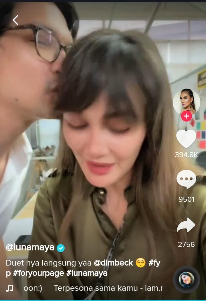 Dimas Beck cium Luna Maya. [Instagram]