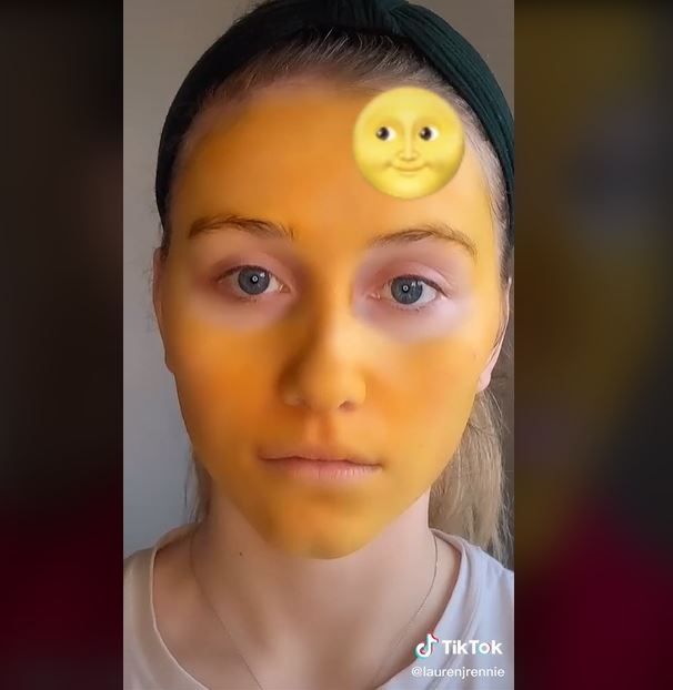 Pakai Masker Kunyit, Wanita Skotlandia Ini Berubah Mirip Bulan (tiktok.com/@laurenjrennie)