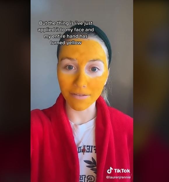 Pakai Masker Kunyit, Wanita Skotlandia Ini Berubah Mirip Bulan (tiktok.com/@laurenjrennie)