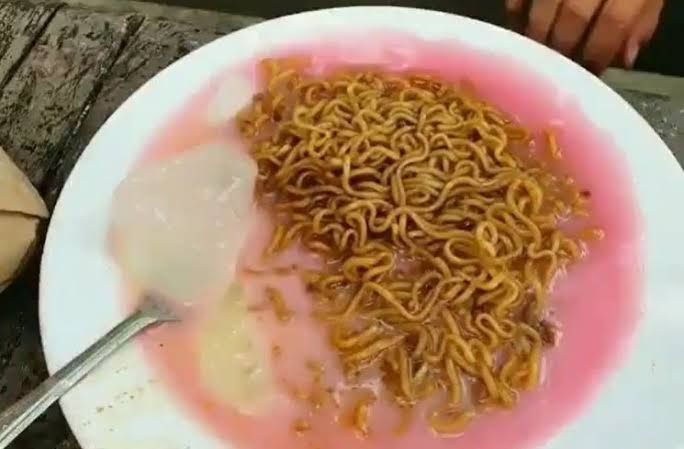 Penistaan Indomie (Twitter @txtdrkuliner)