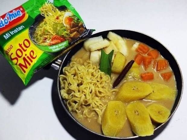 Penistaan Indomie (Twitter @txtdrkuliner)