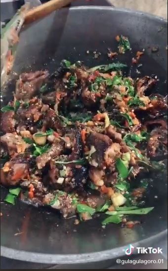 Viral tutorial masak daging tikus. (Tiktok/@gulagulagoro.01)