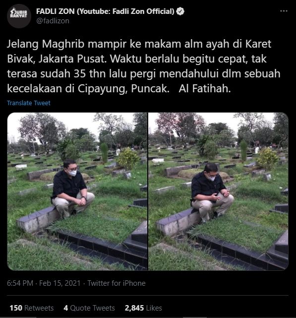 Fadli Zon mengunjungi makam ayahnya (Twitter/FadliZon).