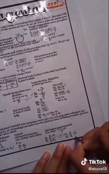 Viral siswa punya tulisan tangan yang sangat rapi seperti buku LKS. (Tiktok/@almafns)