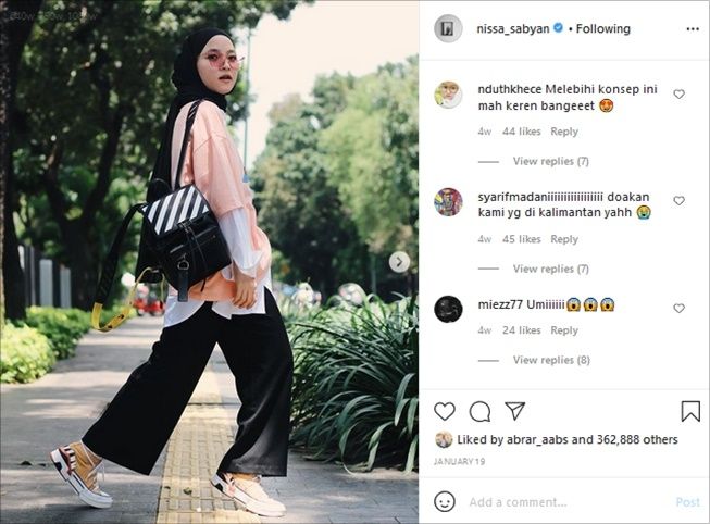 5 OOTD Kece ala Nissa Sabyan. (Instagram/@nissa_sabyan)