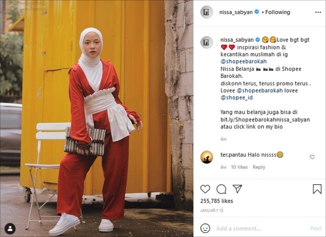 5 OOTD Kece ala Nissa Sabyan. (Instagram/@nissa_sabyan)