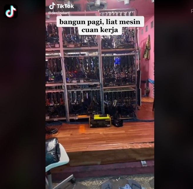 Emak-emak pamer rumah penuh mesin nambang bitcoin (tiktok)