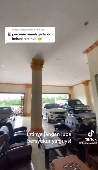 Rumah Bak Istana Kebanjiran. (TikTok/@haidarazis88)