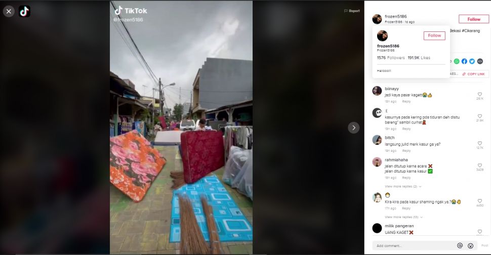 Viral warga jemur kasur usai banjir (TikTok).