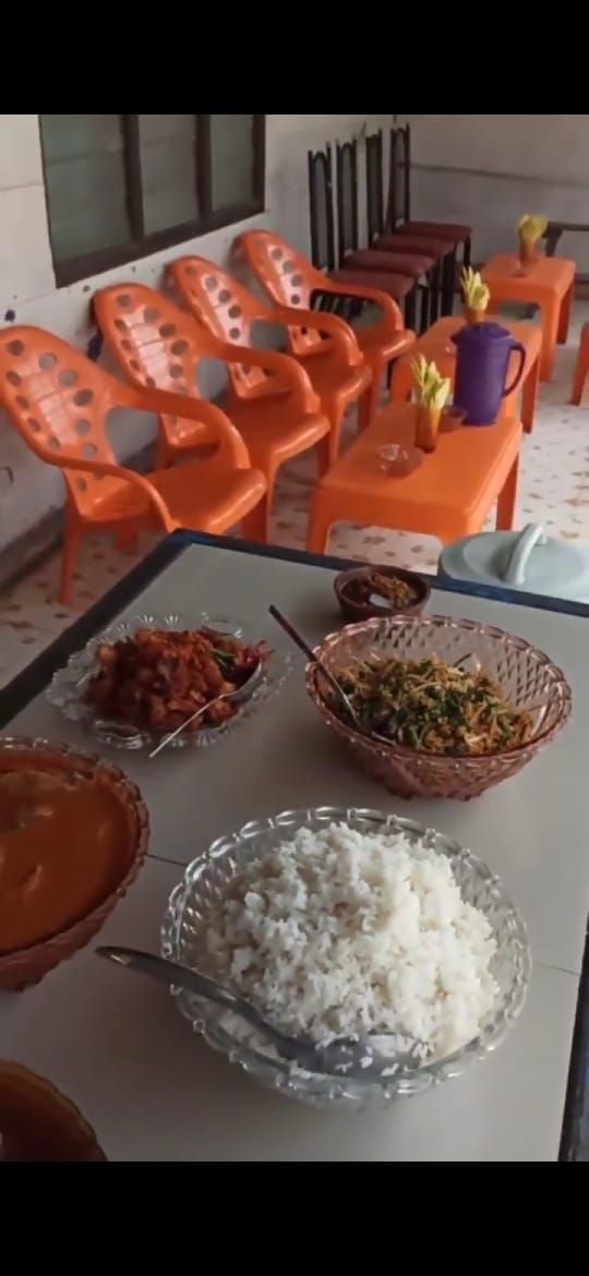 Dapur umum ini memberi makanan gratis untuk pekerja jalanan (Twitter @atemalem)