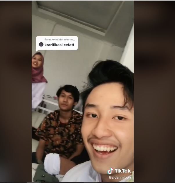 Viral Pasangan Lulus SMA Langsung Nikah, Ini Faktanya (tiktok.com/@zidanmibbrr)