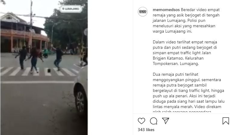 Viral remaja joget TikTok di tengah jalan. (Instagram/@memomedsos)