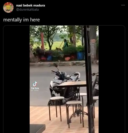 Dua Driver Ojol Tercyduk Asyik Main di Taman, Malah Bikin Netizen Terharu -  HiTekno.com