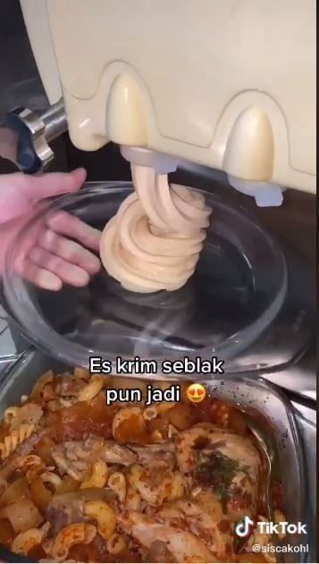 Es krim Seblak (TikTok @siscakohl)