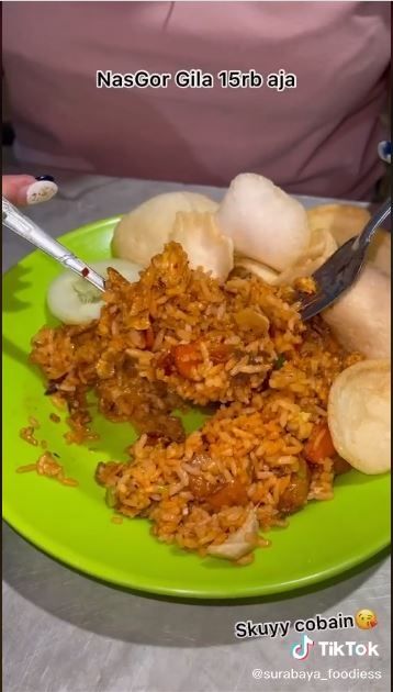 Nasi Gila Mbah Di (TikTok @surabaya_foodiess)