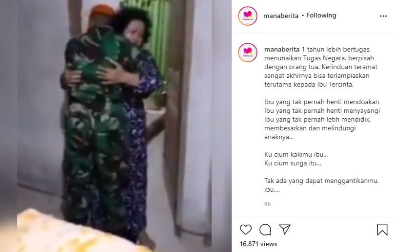 Momen anggota TNI cium kaki ibu. (Instagram/manaberita)