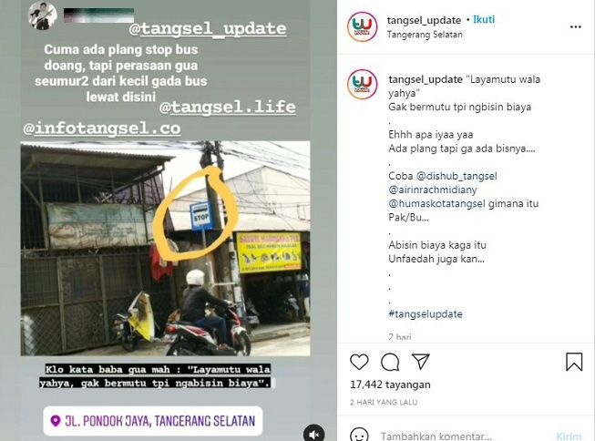 Viral unggahan netizen soal pemasangan plang bus stop yang dianggap hanya menghambur-hamburkan anggaran di Jalan Pondok Jaya, Pondok Aren, Tangsel. [Instagram@tangsel_update]