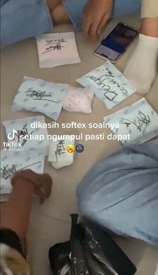 Patungan Pembalut Untuk Kado Ultah Sahabat. (TikTok @dlollipop_)