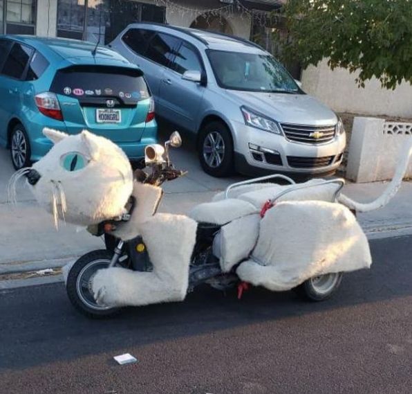 Deretan hasil modifikasi motor dengan bentuk nyeleneh. (Instagram/@f**kyourbikes**ks)