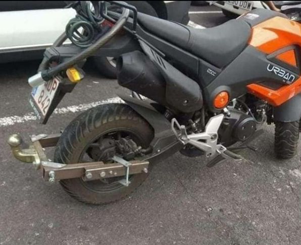 Deretan hasil modifikasi motor dengan bentuk nyeleneh. (Instagram/@f**kyourbikes**ks)