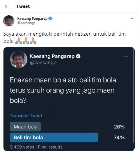 Kaesang Pangarep saat bertemu deKaesang Pangarep melakukan polling lebih enak mana jadi pemain bola atau beli klub bola. (Twitter/@kaesangp)