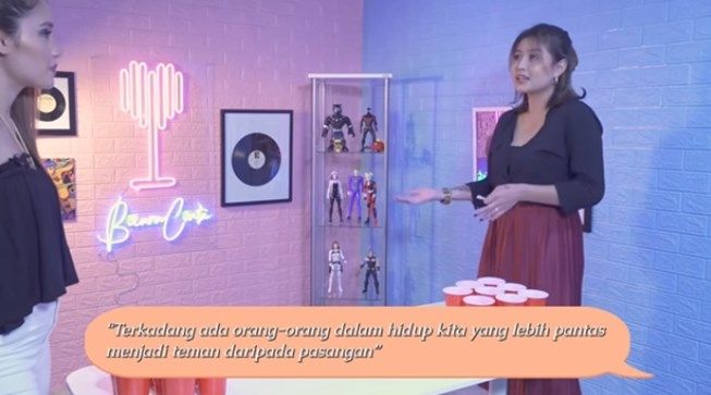 Tips berteman dengan mantan ala Awkarin. (YouTube/PUELLA ID)