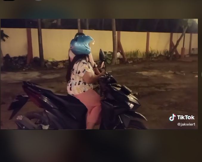 Seorang perempuan salah masuk, dikira kafe ternyata kantor polisi. [Jakwier1 / TikTok]