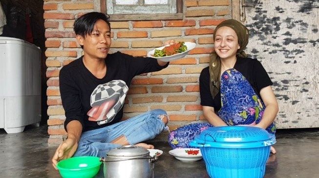 Menikah Dengan Pria Lombok Bule Cantik Ini Stres Terus Ditanya Kapan Hamil