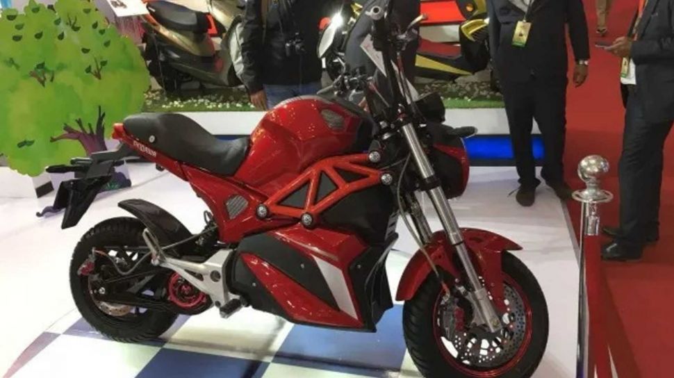 Oki100, motor kawin silang antara Ducati Monster dan Honda Grom. (rideapart.com)