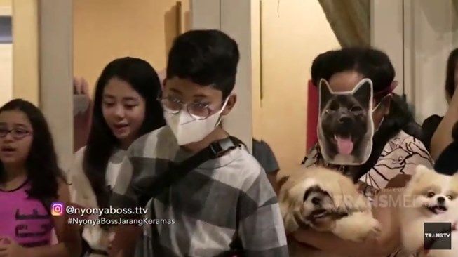 Potret meriah pesta ulang tahun anjing Nia Ramadhani, Maximus Bakrie. (YouTube/TRANS TV Official)