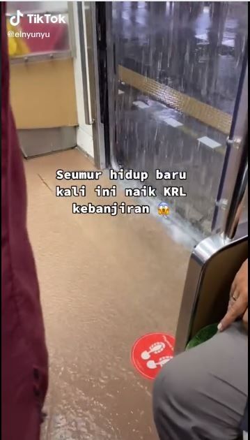 KRL kebanjiran (TikTok @elnyunyu)