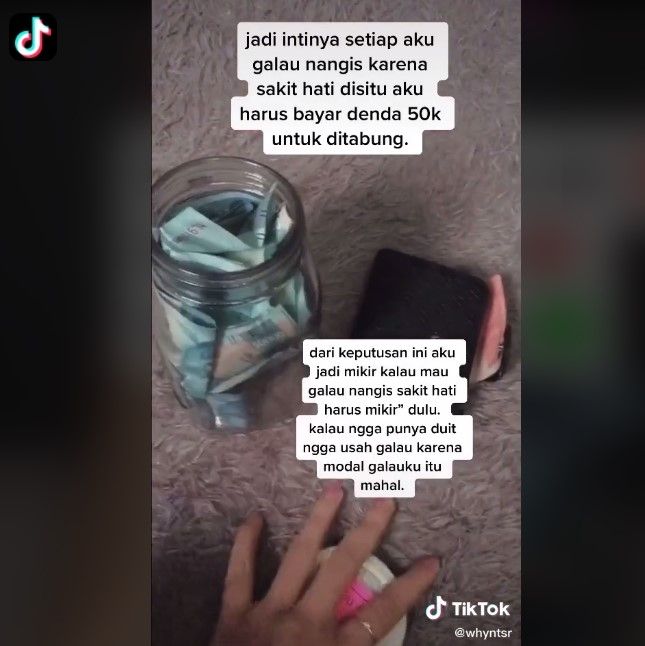 Denda Rp 50 ribu tiap kali nangis dan galau (Tiktok)